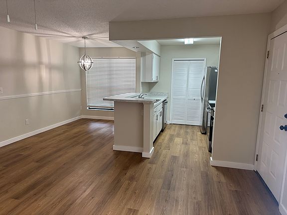 4th image of 1450 Casa Park Cir #1450