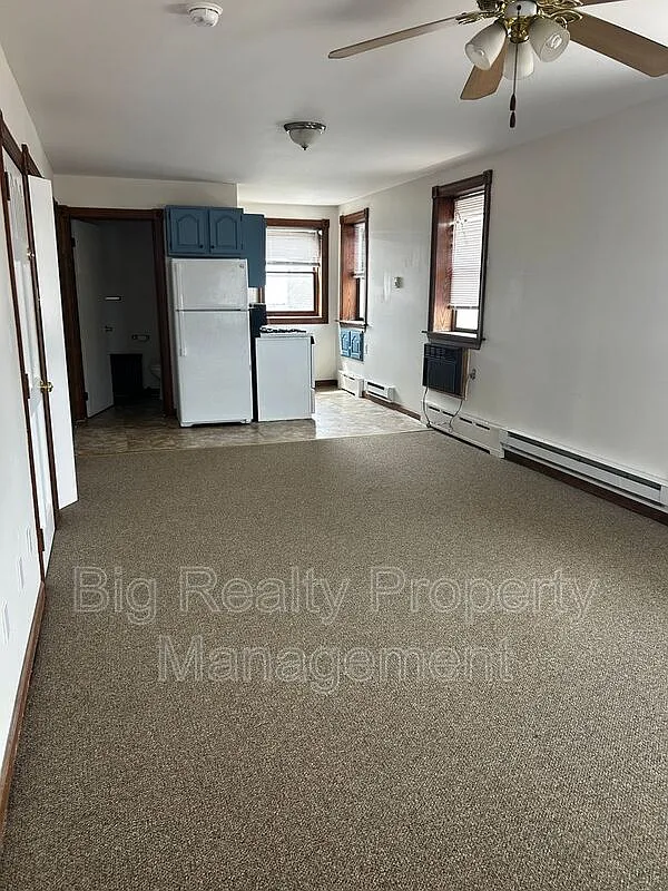 Studio, 350 sqft, $1,000 — Photo 2