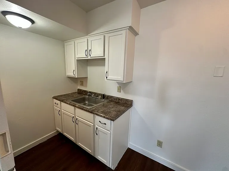 1485 Meadowview Dr #2 — Photo 3