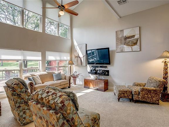 4th image of 2918 Woodcroft Cir