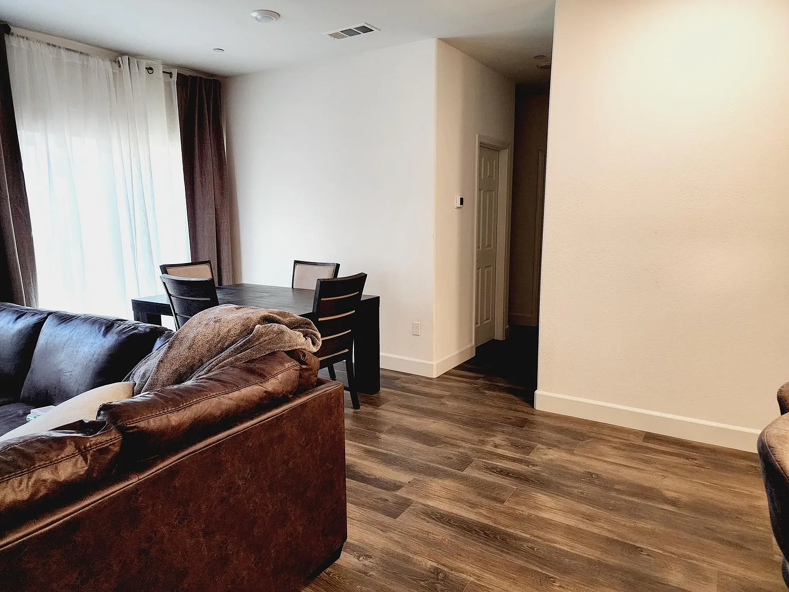 3 bed, 2090 sqft, $3,150 — Photo 3