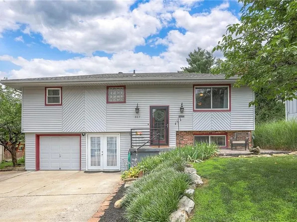 317 NE Summit Dr, Blue Springs, MO 64014
