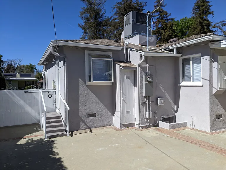 5636 Cedros Ave — Photo 24