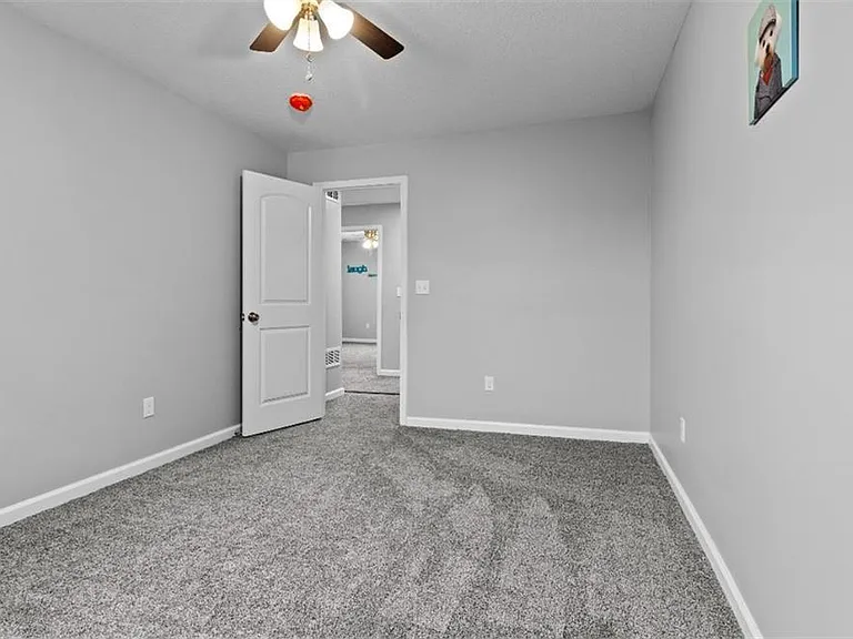 1118 Splitlog Ave — Photo 11