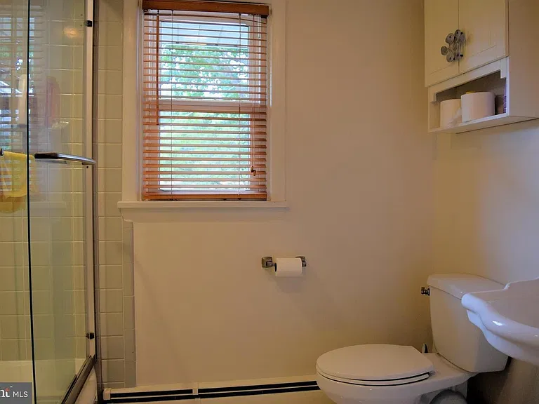 847 E Maple St — Photo 18
