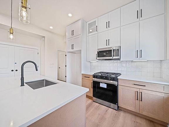 5th image of 236 E 39th St #A