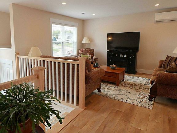 2nd image of 8 Keaton Dr