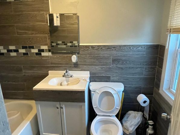 86 Dwight St APT 3