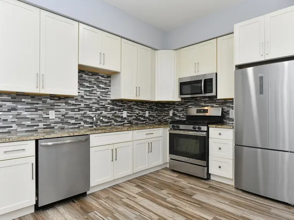 424 Whiton Street image 1 of 26