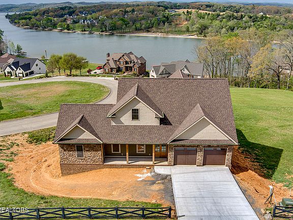 2nd image of 542 River Rd