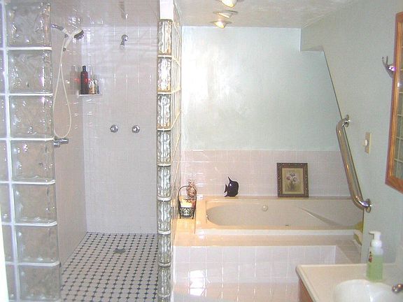 2 person gls block shower & 7 ft. jetted tub