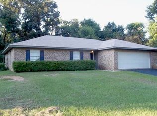 2805 Cedarcrest Dr, Marshall, TX 75672