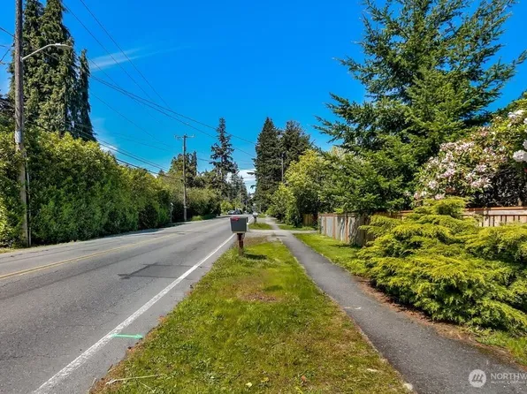 15712 Greenwood Avenue N, Shoreline, WA 98133