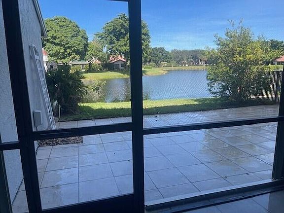 4th image of 3159 Lake Shore Dr