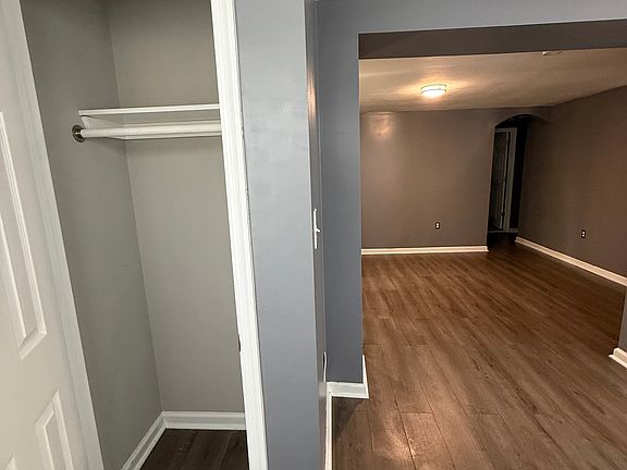 4th image of 1225 Mentor Ave