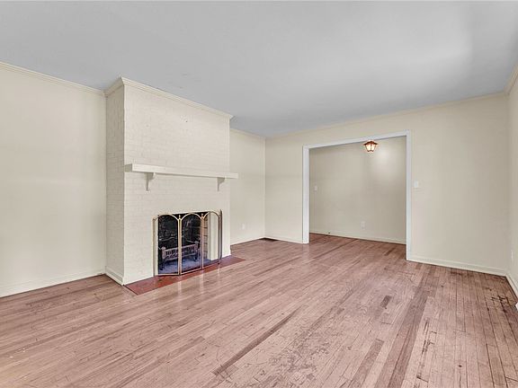 5th image of 410 Stewart Dr