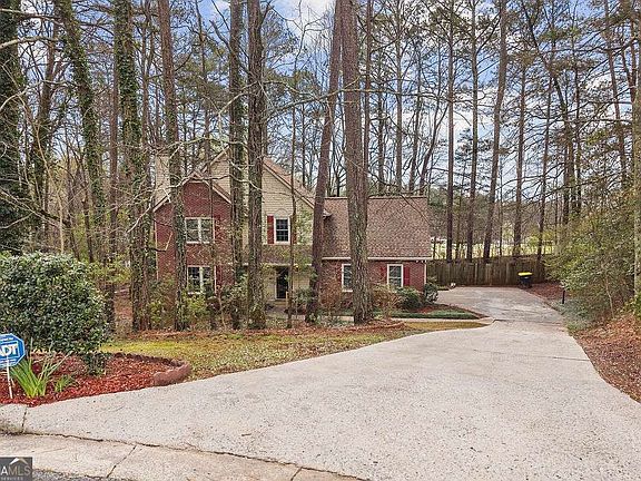 3rd image of 120 Chateau Cir