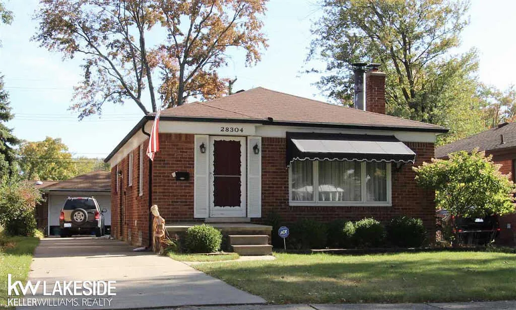 28304 Grant St photo 1