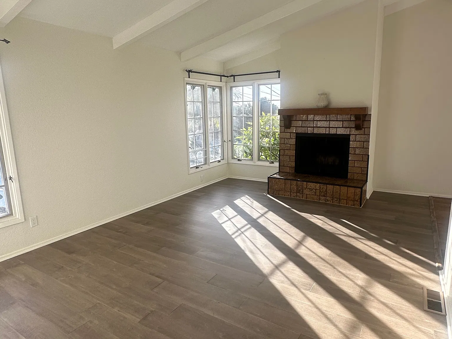 2 bed, 1000 sqft, $3,800 — Photo 2