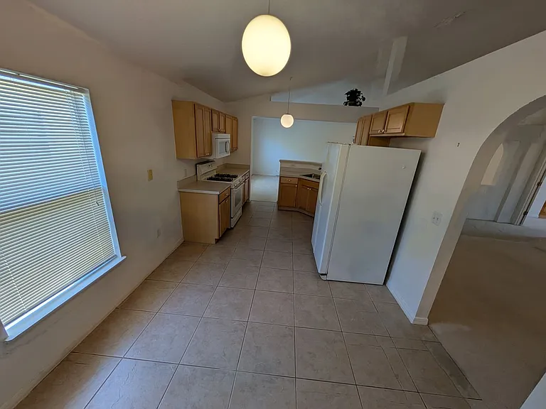 1049 Macon Dr — Photo 4