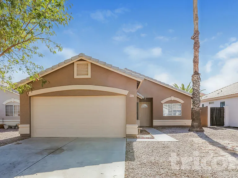 857 E Saragosa St — Photo 1