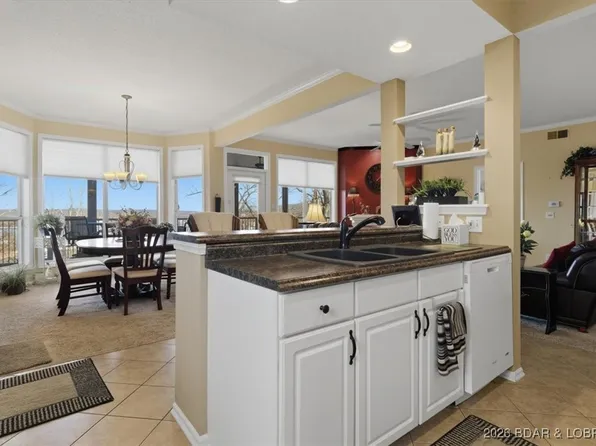 928 Buckingham Dr Unit 3, Camdenton, MO 65020