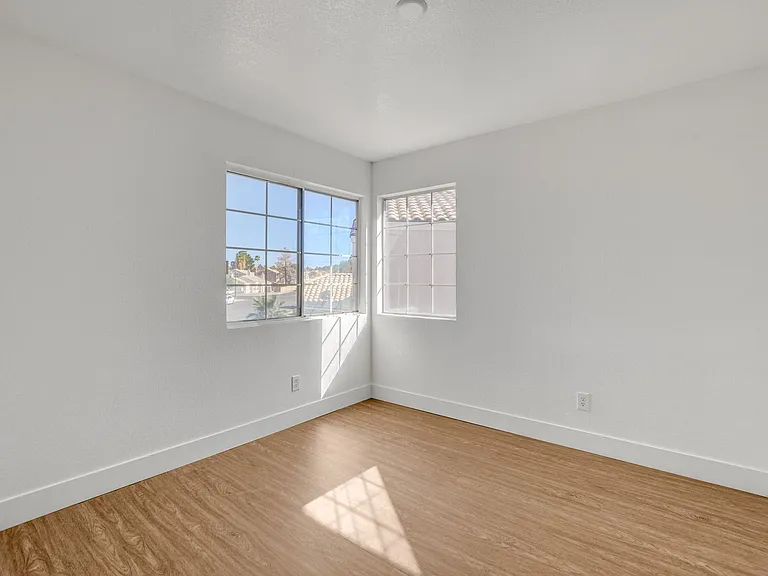 8005 Vision St — Photo 27