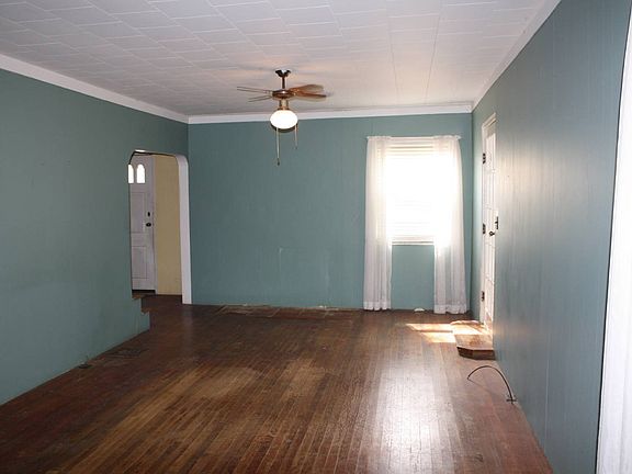 5th image of 206 E Poplar St