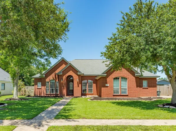 101 Mallard Dr, Clute, TX 77531