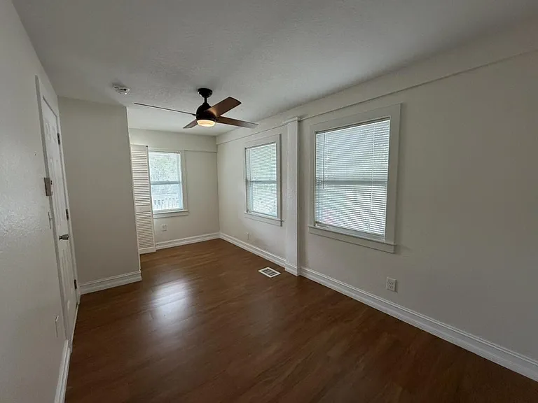 903 E New York Ave — Photo 18