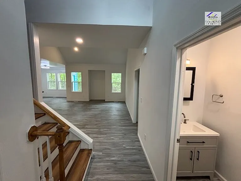 273 Brewster Dr — Photo 2