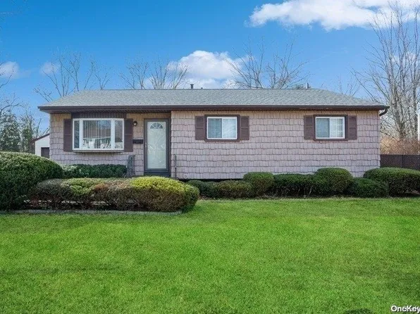 21 Avondale Drive, Centereach, NY 11720