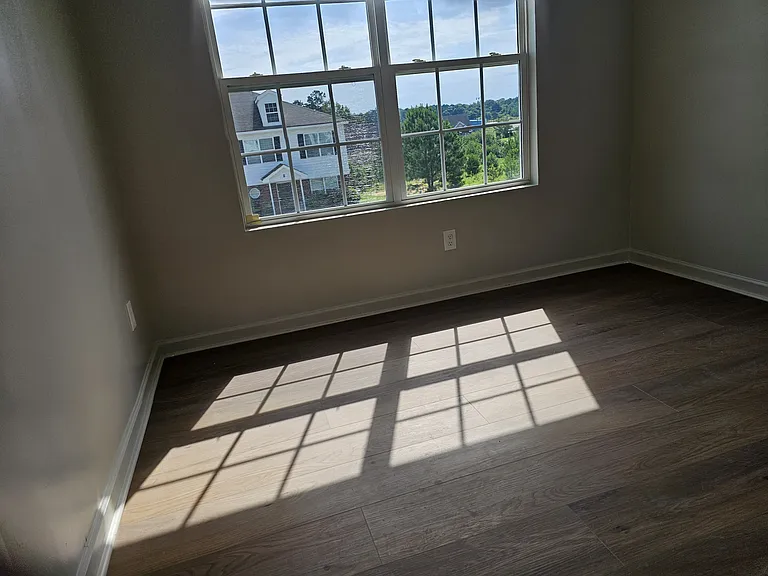 625 Mill Stone Blf #B — Photo 4