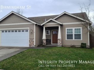 1017 Birmingham St, Medford, OR 97501