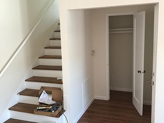 entrance with entrance closet