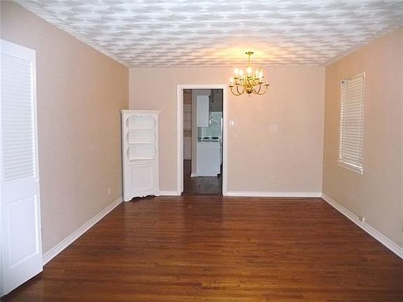 2nd image of 1221 Patricia Ln