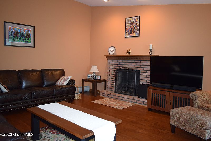 4th image of 16 Payne Court