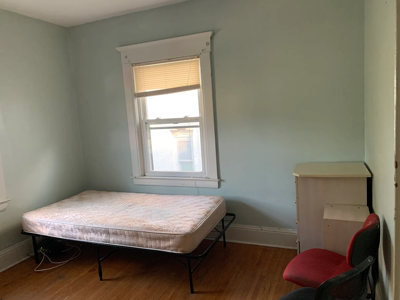 3 bed, 950 sqft, $1,350 — Photo 3