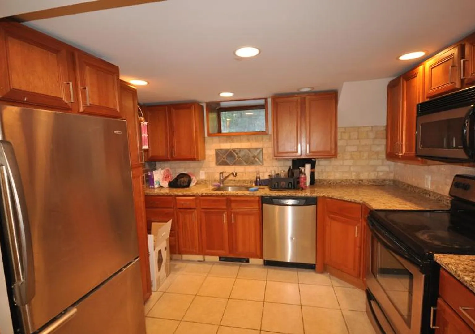 Single-Family in South End , In-Unit Washer and Dryer, New Kitchen Appliances — Photo 3