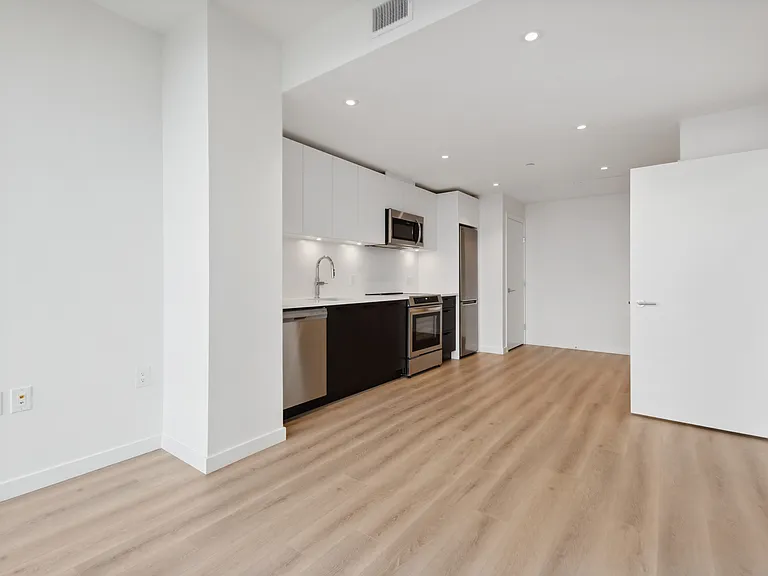 150 Braid St — Photo 28