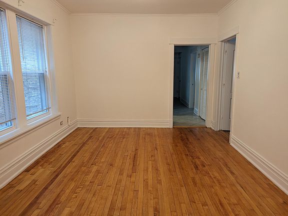5th image of 3654 N Sacramento Ave #1