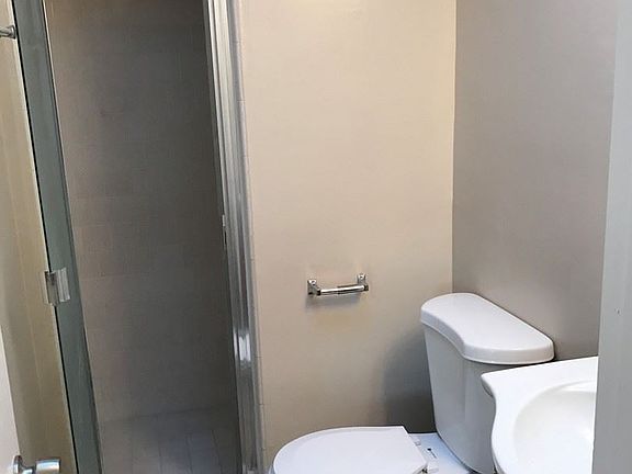 3rd image of 6051 Romaine St APT 10
