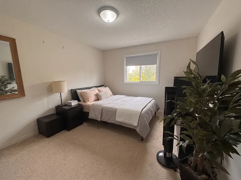 648 Winterberry Ave — Photo 3