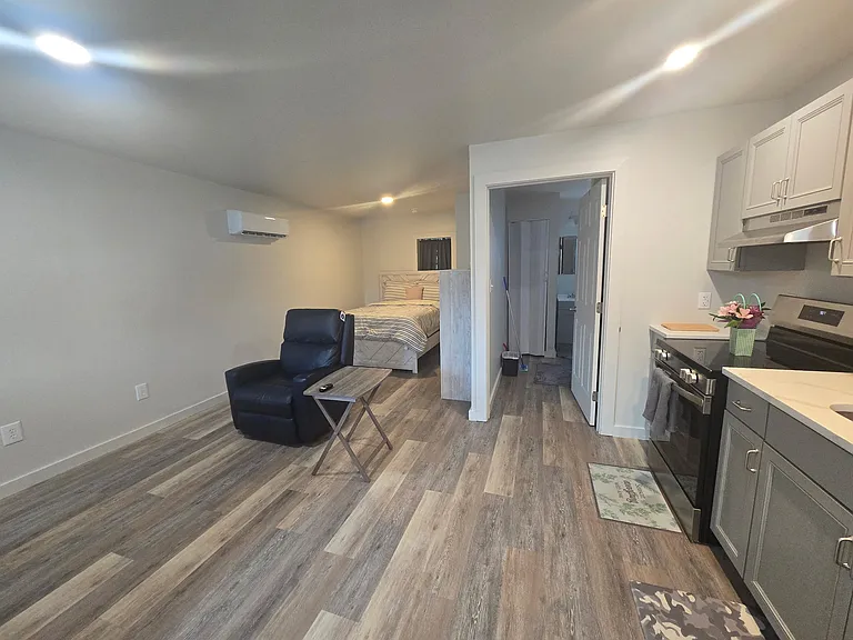 600 Seborn Ave — Photo 4