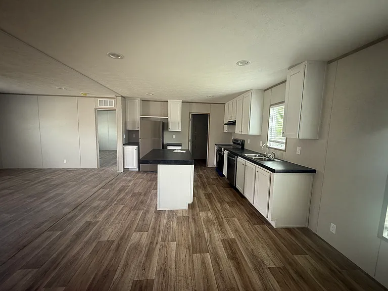 110 Leon — Photo 2