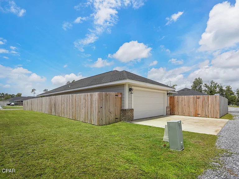 1003 Bayside St — Photo 4