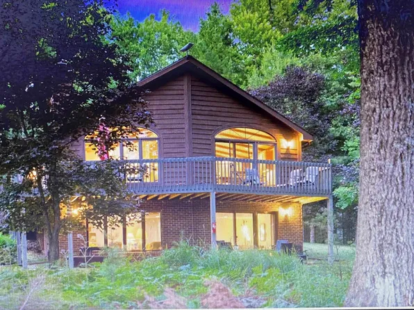 W10071 Menominee St, Stephenson, MI 49887