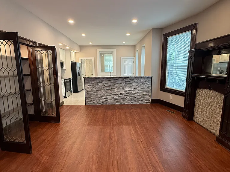 507 E Washington Ln — Photo 6