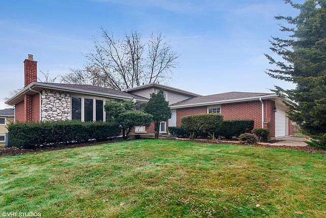 933 Juniper Ln photo 1