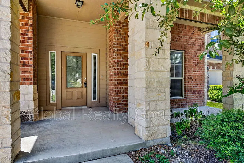 3 bed, 2.0 bath, 2058 sqft, $1,975 — Photo 2